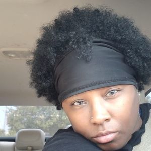 Meet your Posher, Monique